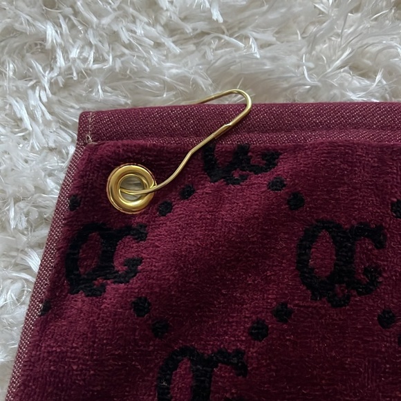 New $60 MRPs QUIET GOLF QG LINK TOWEL in Burgundy - Picture 8 of 14